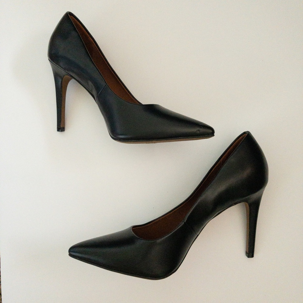 *NWT* Black Heels